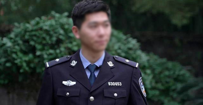为什么警服衬衫会分为白色和蓝色两种